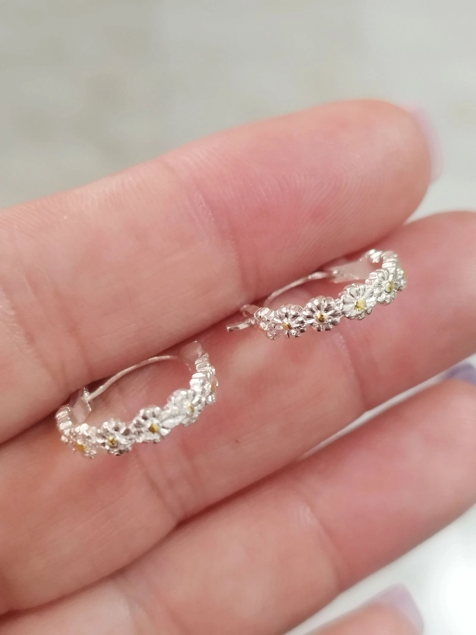 Brincos Flor em aço inoxidável, banhado a ouro 18k
